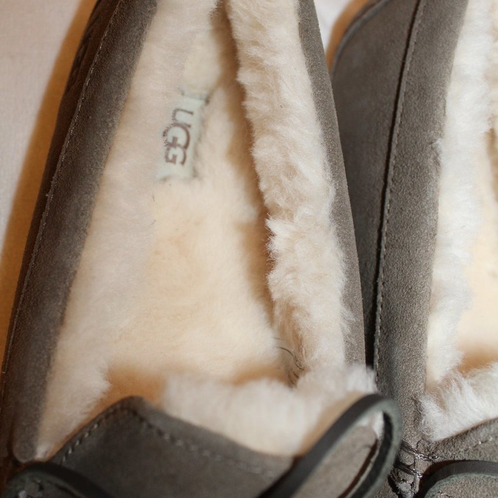 NEW UGG MEN'S SUEDE SHEARLING SLIP ON TIE SLIPPERS FAWN BROWN TAN 12 - Picture 5 of 7